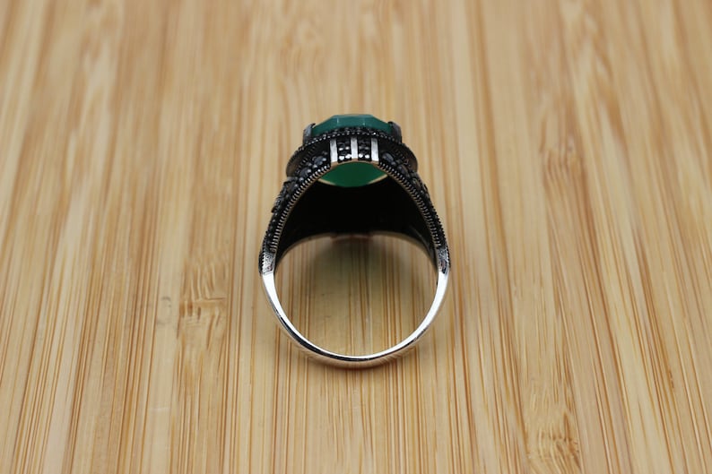 Emerald Silver ring-Falcon Raw Stone