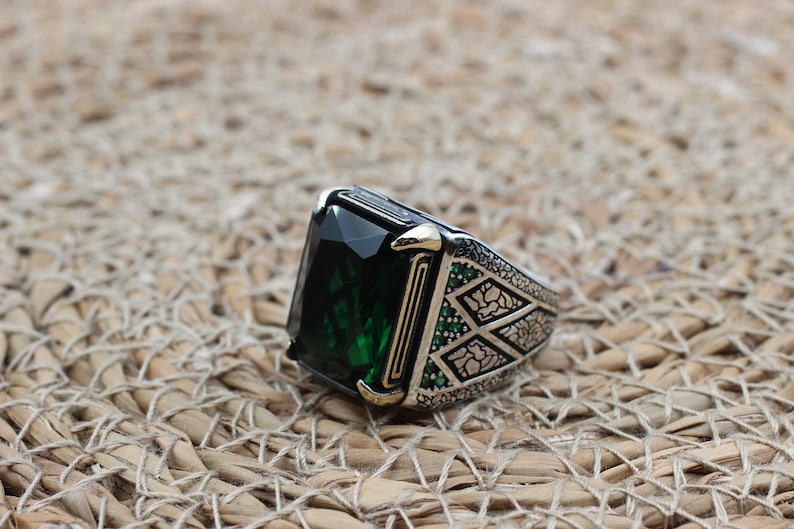 Emerald Silver ring-Green Treasure