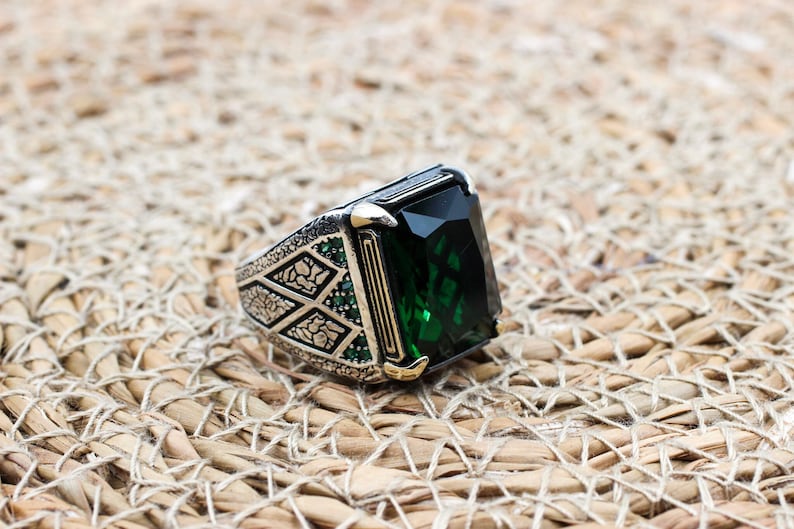 Emerald Silver ring-Green Treasure