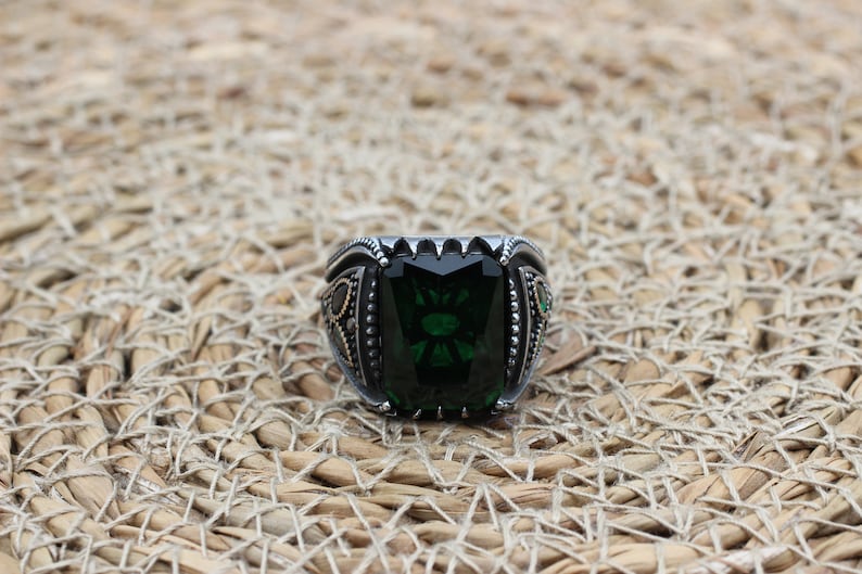 Emerald Silver ring-Lush Leaf