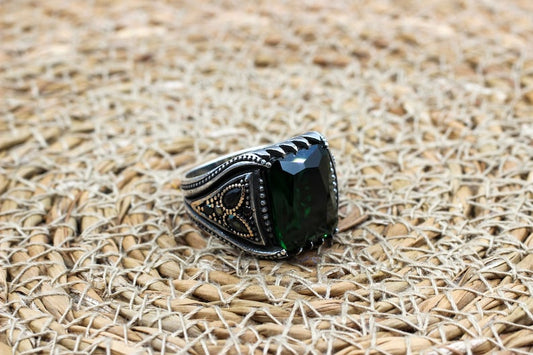 Emerald Silver ring-Lush Leaf