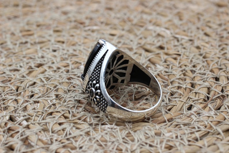 Onyx Silver ring-Diamond Cut