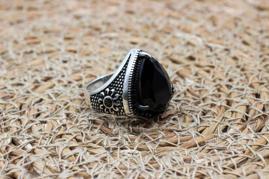 Onyx Silver ring-Diamond Cut