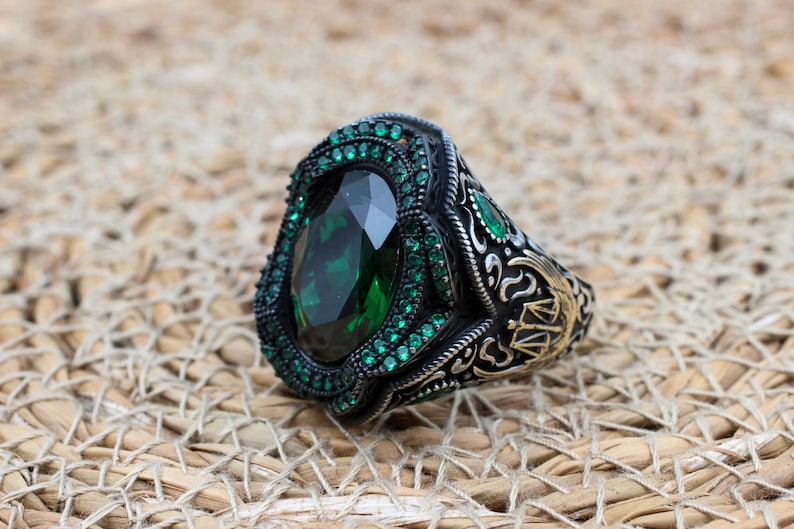 Emerald Silver ring-Balance keeper