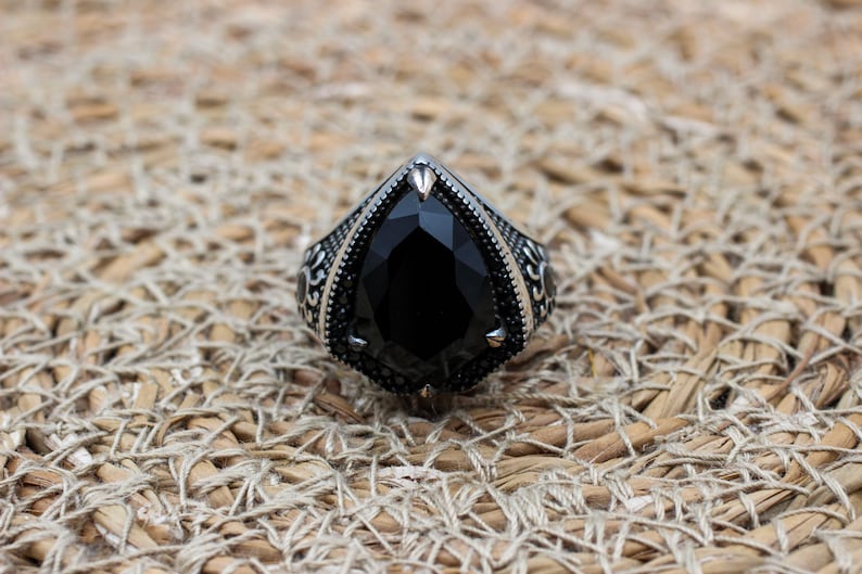 Onyx Silver ring-Diamond Cut