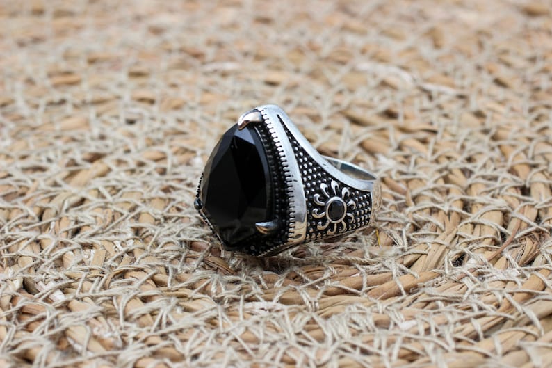 Onyx Silver ring-Diamond Cut