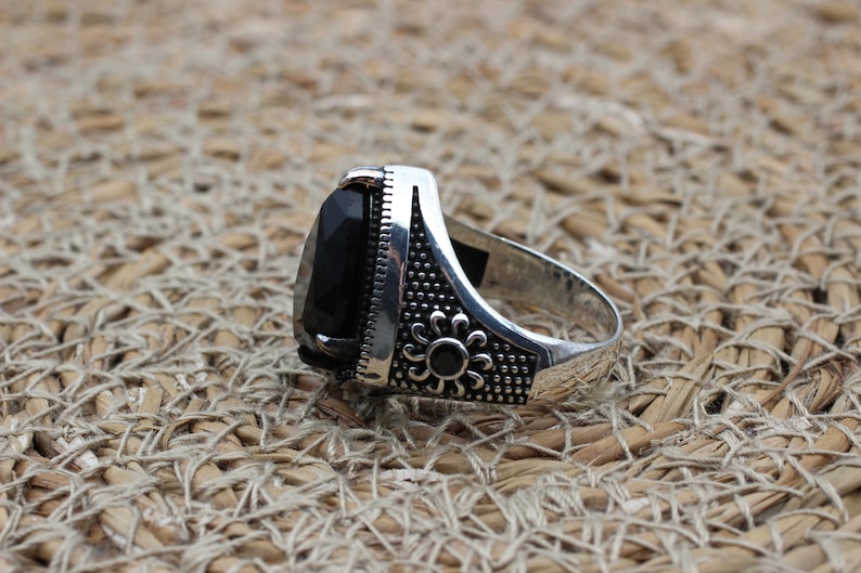 Onyx Silver ring-Diamond Cut