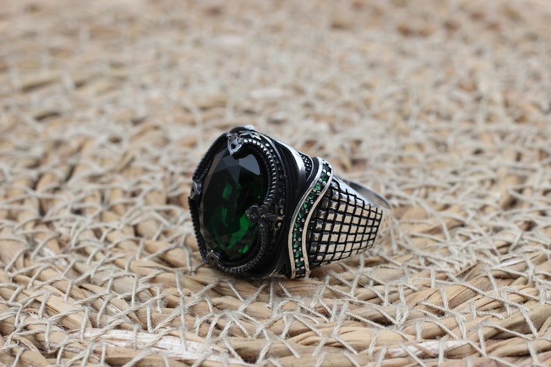 Emerald Silver ring-Green Beauty