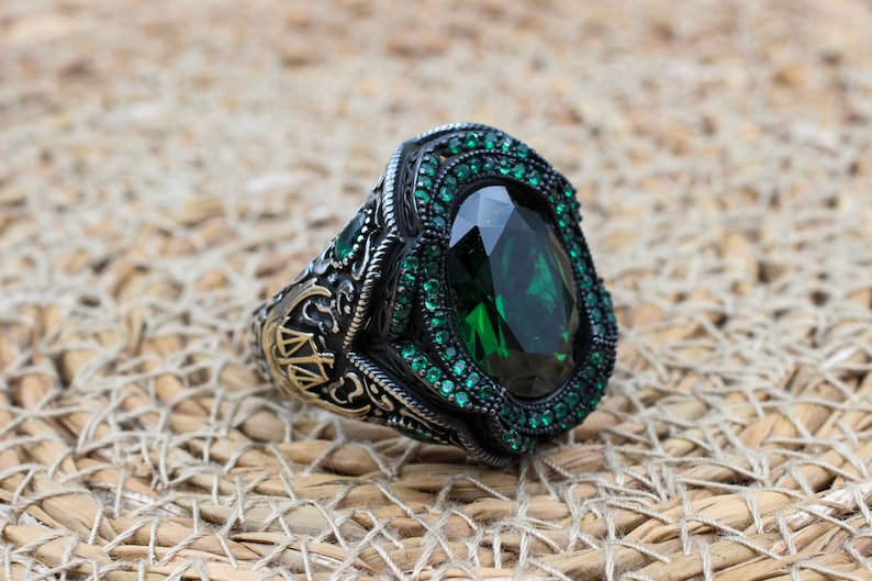 Emerald Silver ring-Balance keeper