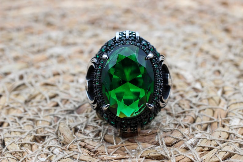 Emerald Silver ring-Hunter