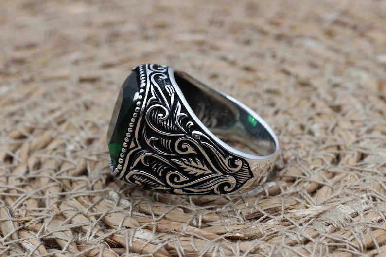 Emerald Silver ring-Green Garden