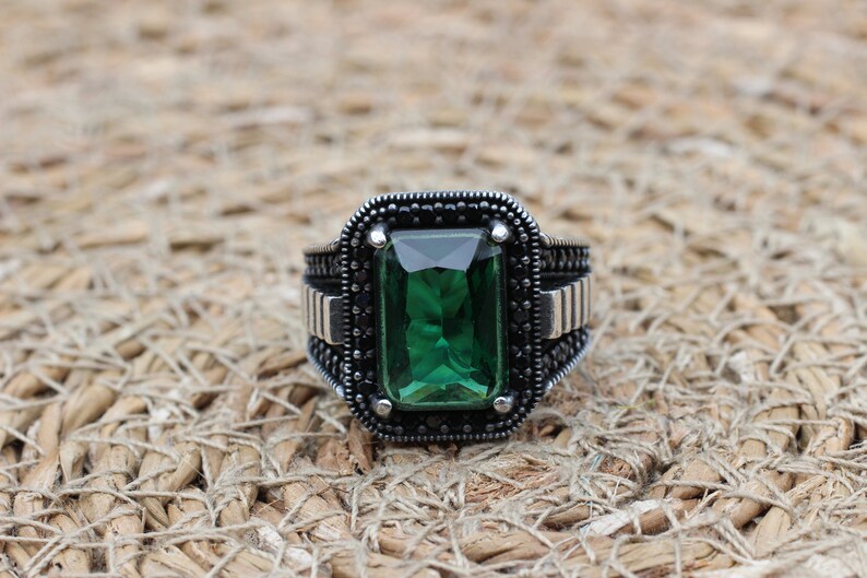 Emerald Silver ring-Rich Green