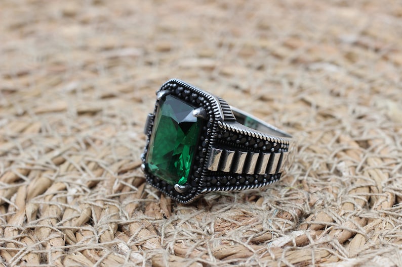 Emerald Silver ring-Rich Green