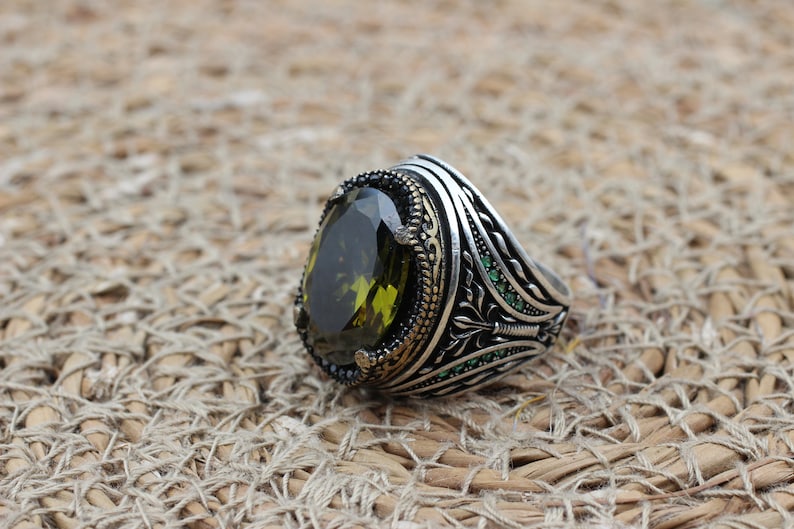 Peridot  Silver ring for Men-eternal flower